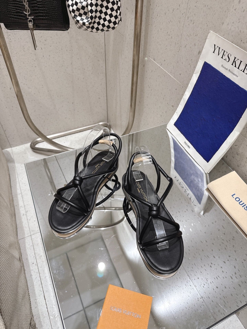 l0vis Vvtt0n sandals